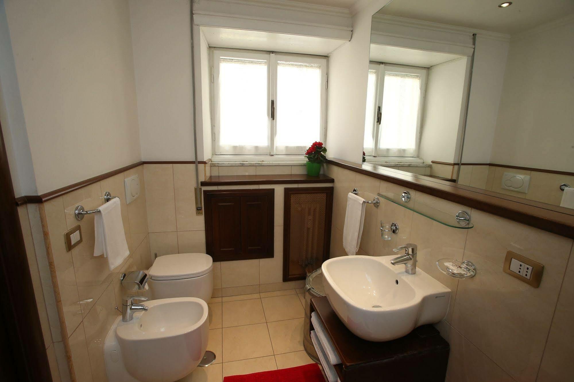 Bed and Breakfast Al Colonnato Di San Pietro Roma Exterior foto