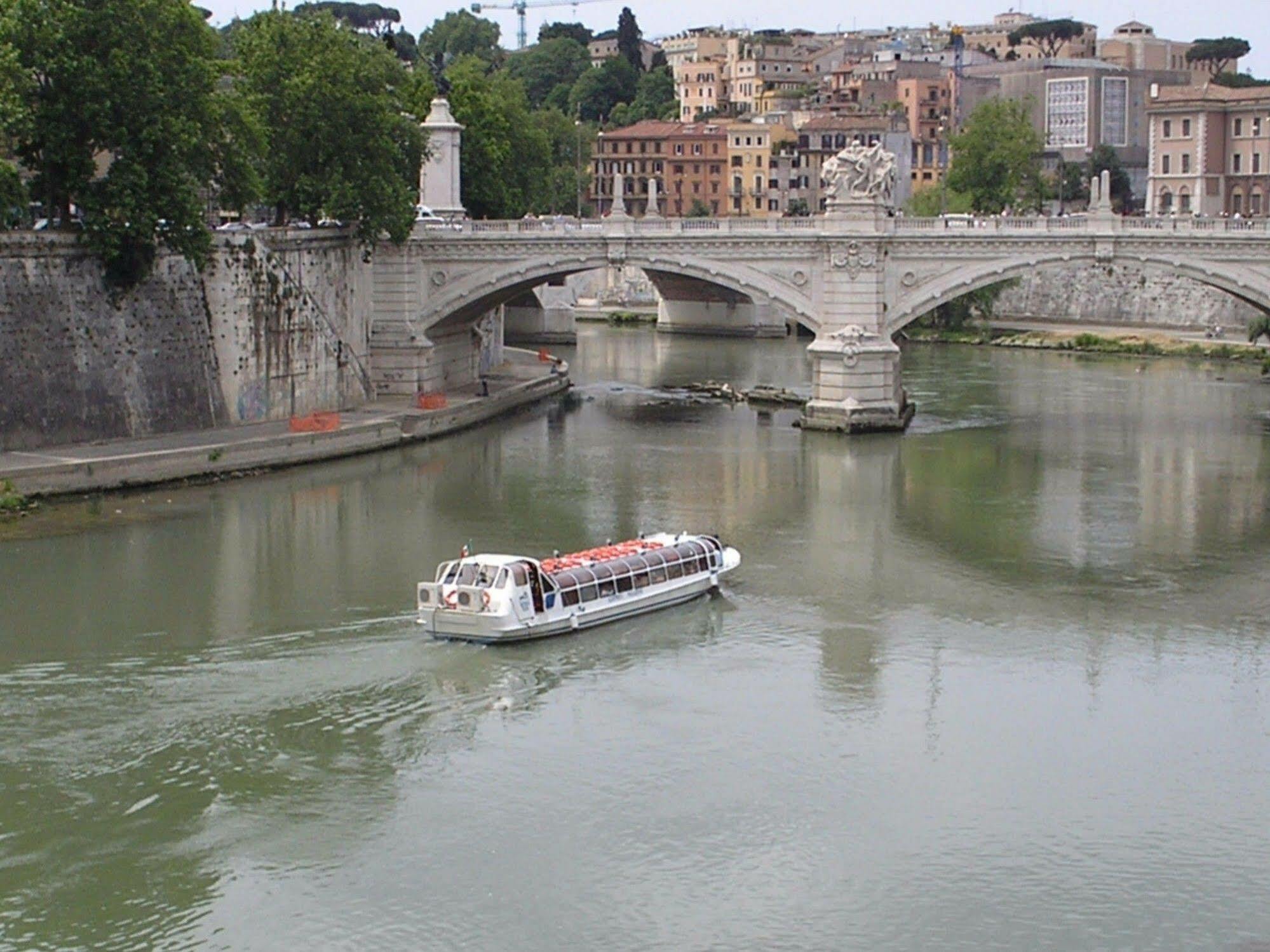Bed and Breakfast Al Colonnato Di San Pietro Roma Exterior foto